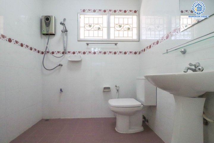 *****บ้านเดี่ยวมือสองย่านนนทบุรี ม.ชลลดา บางบัวทอง หลังมุม! แบรนด์ L&H เนื้อที่เยอะ 62 ตร.ว. ฟังก์ชัน 3 ห้องนอน 2 ห้องน้ำ 2 ที่จอดรถ บ้านชั้นเดียวตกแต่งใหม่ สไตล์รีสอร์ท มีห้องน้ำแยก บนทำเลดี ติดถ.บางกรวย-ไทรน้อย ใกล้รถไฟฟ้าสายสีม่วง "สถานีบางพลู"